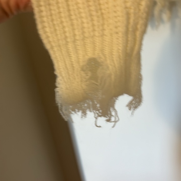 Size Medium, tattered style  waist length style sweater. - Picture 5 of 6